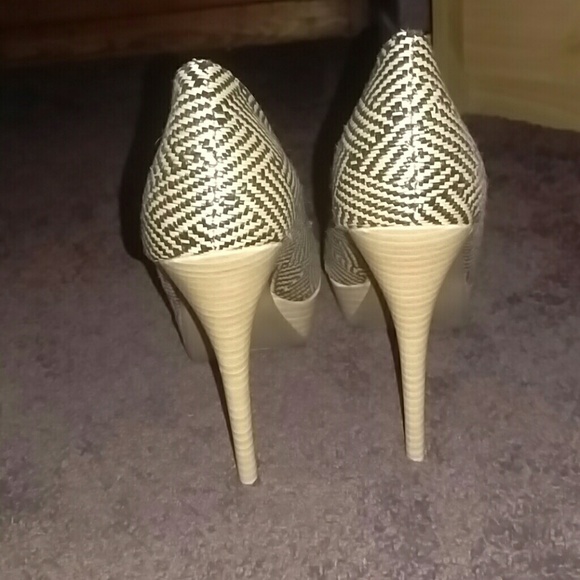 Shoes - Picture 3 of 4